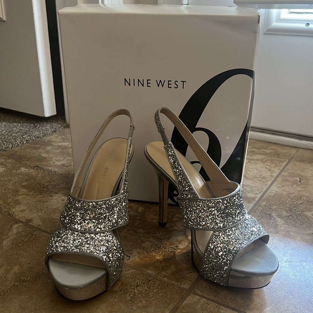 Nine West Silver Sparkly Party Shoe Size 6.5